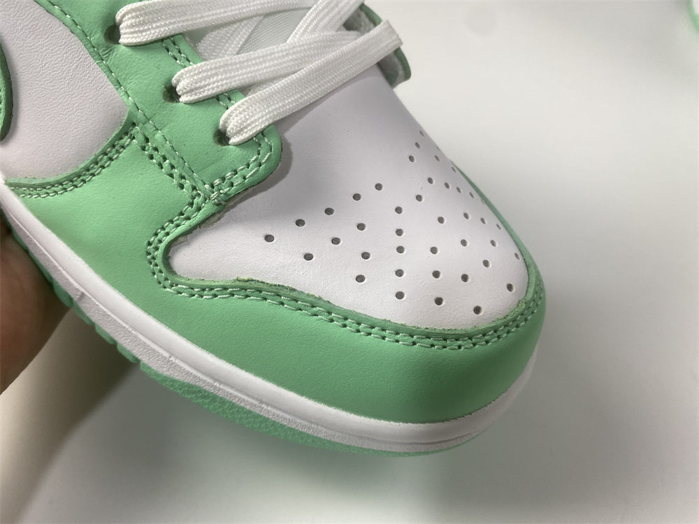 NIKE DUNK LOW "GREEN GLOW"