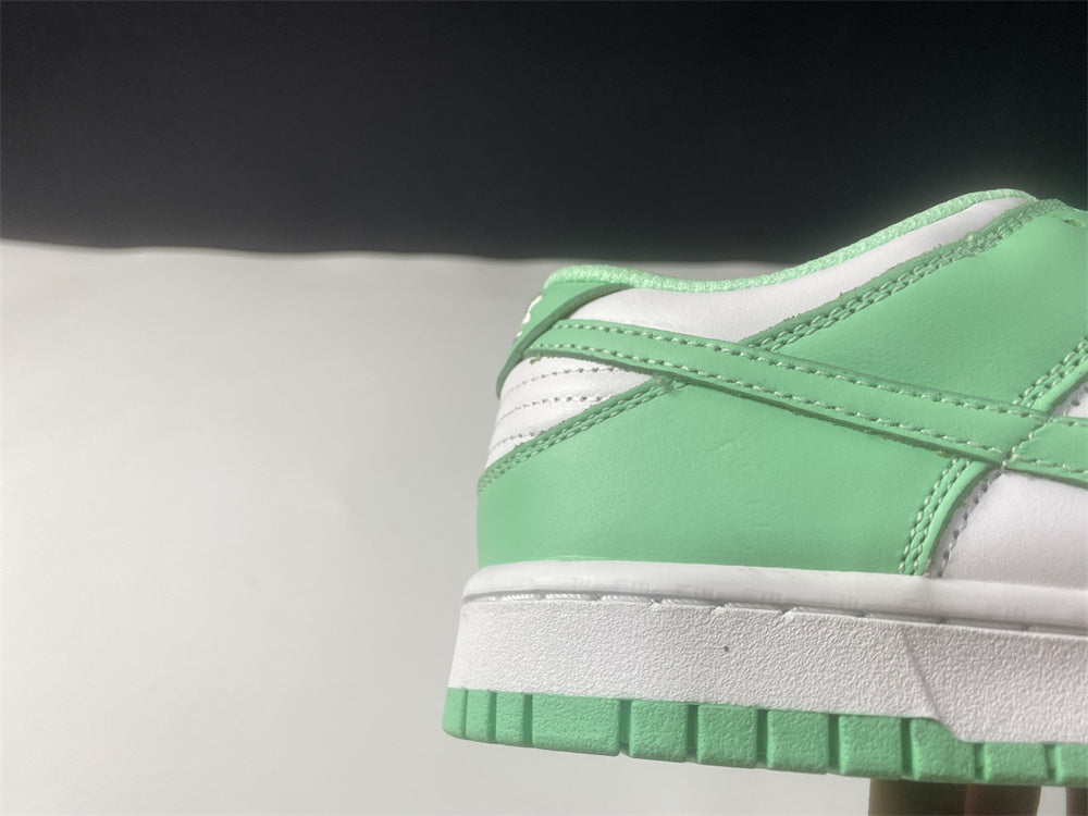 NIKE DUNK LOW "GREEN GLOW"