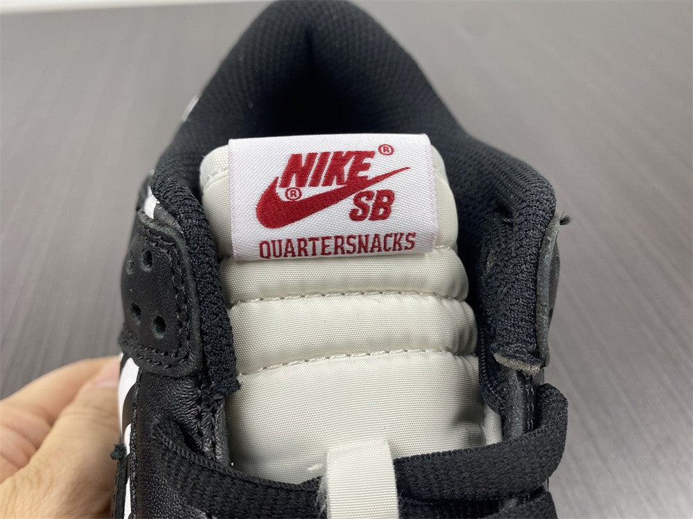 QUARTERSNACKS X NK SB DUNK