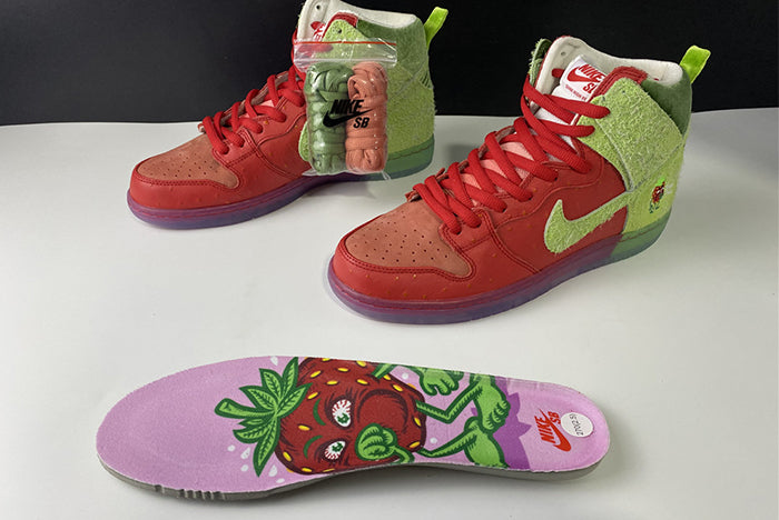 NIKE SB DUNK HIGH "STRAWBERRY COUGH"