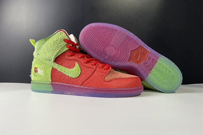NIKE SB DUNK HIGH "STRAWBERRY COUGH"