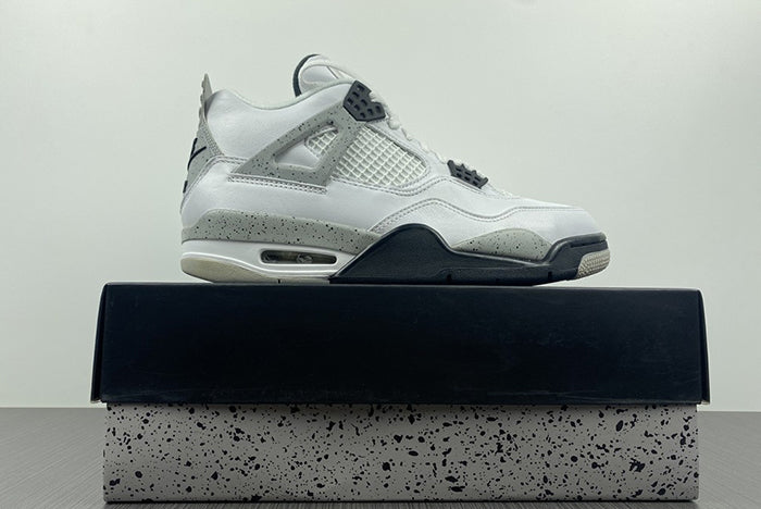 AIR JORDAN 4 OG “WHITE CEMENT”