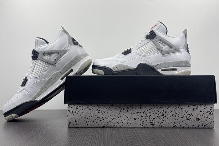 AIR JORDAN 4 OG “WHITE CEMENT”