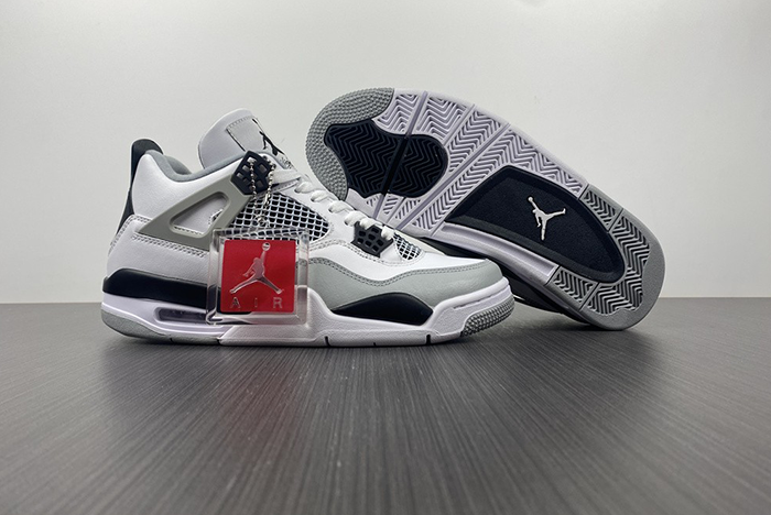 AIR JORDAN 4 RETRO "MILITARY BLACK"