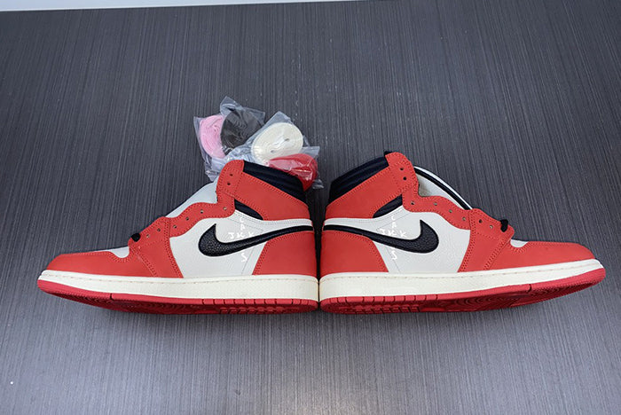 AIR JORDAN 1 RETRO HIGH "TRAVIS SCOTT CHICAGO"
