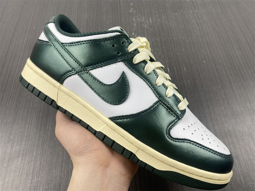 NIKE DUNK LOW “VINTAGE GREEN”