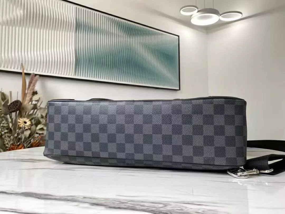 LOUIS VUITTON 29 X 38.5 X 11CM BRIEFCASE BACKPACK