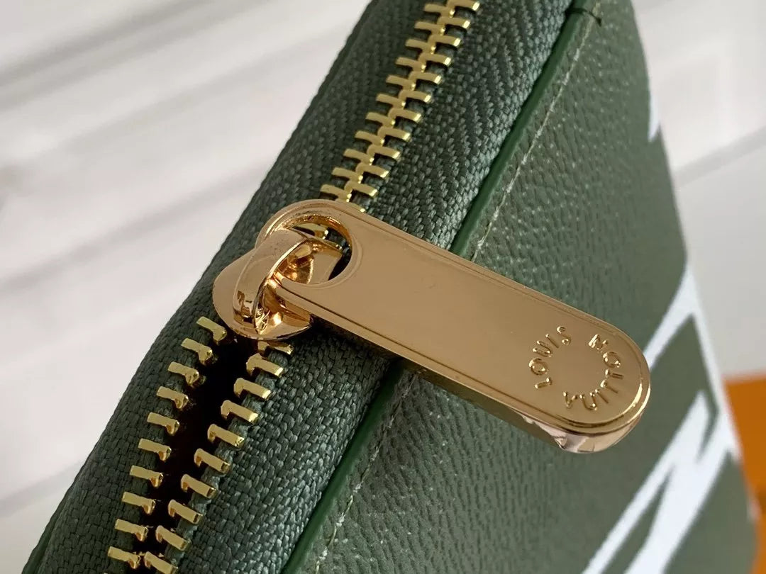 LOUIS VUITTON 19X10CM ZIPPY BAG