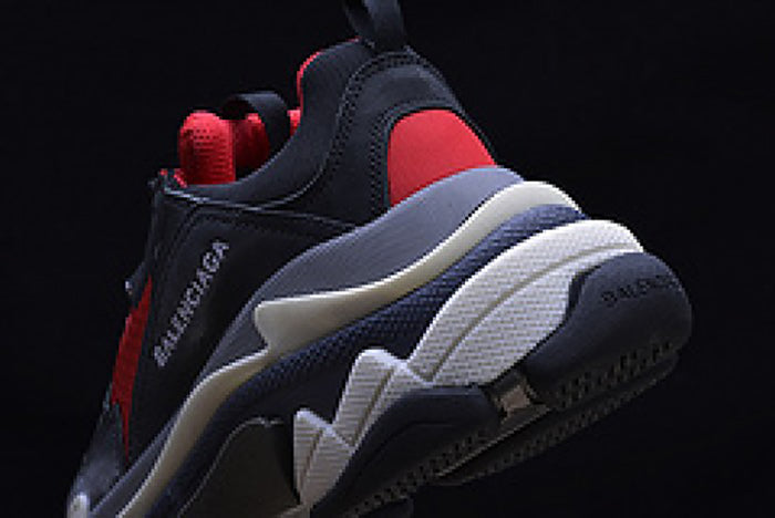 BALENCIAGA TRIPLE S SNEAKERS RED BLACK