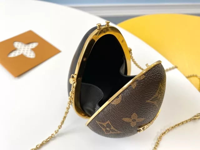 LOUIS VUITTON 10 × 13 CM EGG