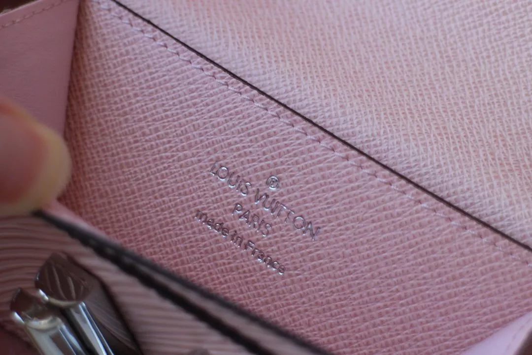 LOUIS VUITTON 10.5 x 7.0 x 3.0 CM MULTICARTES BAG