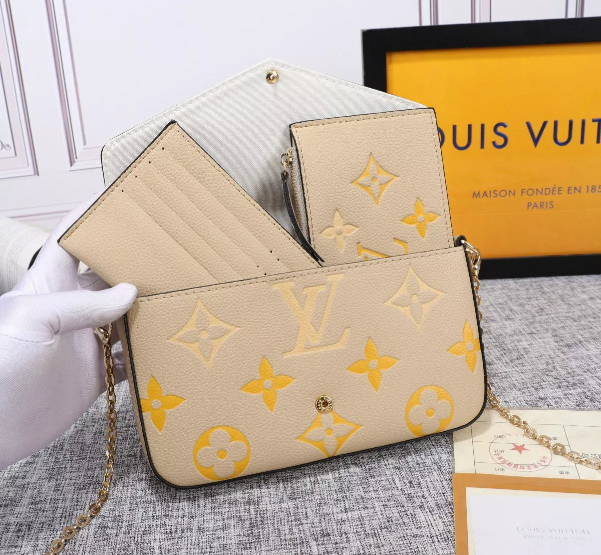 LOUIS VUITTON 21X12X3CM BY THE POOL FÉLICIE POCHETTE