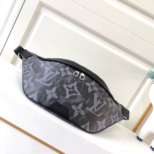 LOUIS VUITTON DISCOVERY BUMBAG