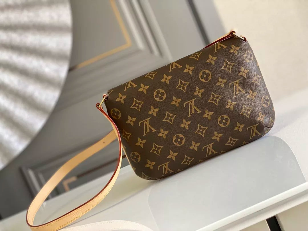 LOUIS VUITTON 25X22X4CM MEDIEVAL POSTMAN BAG
