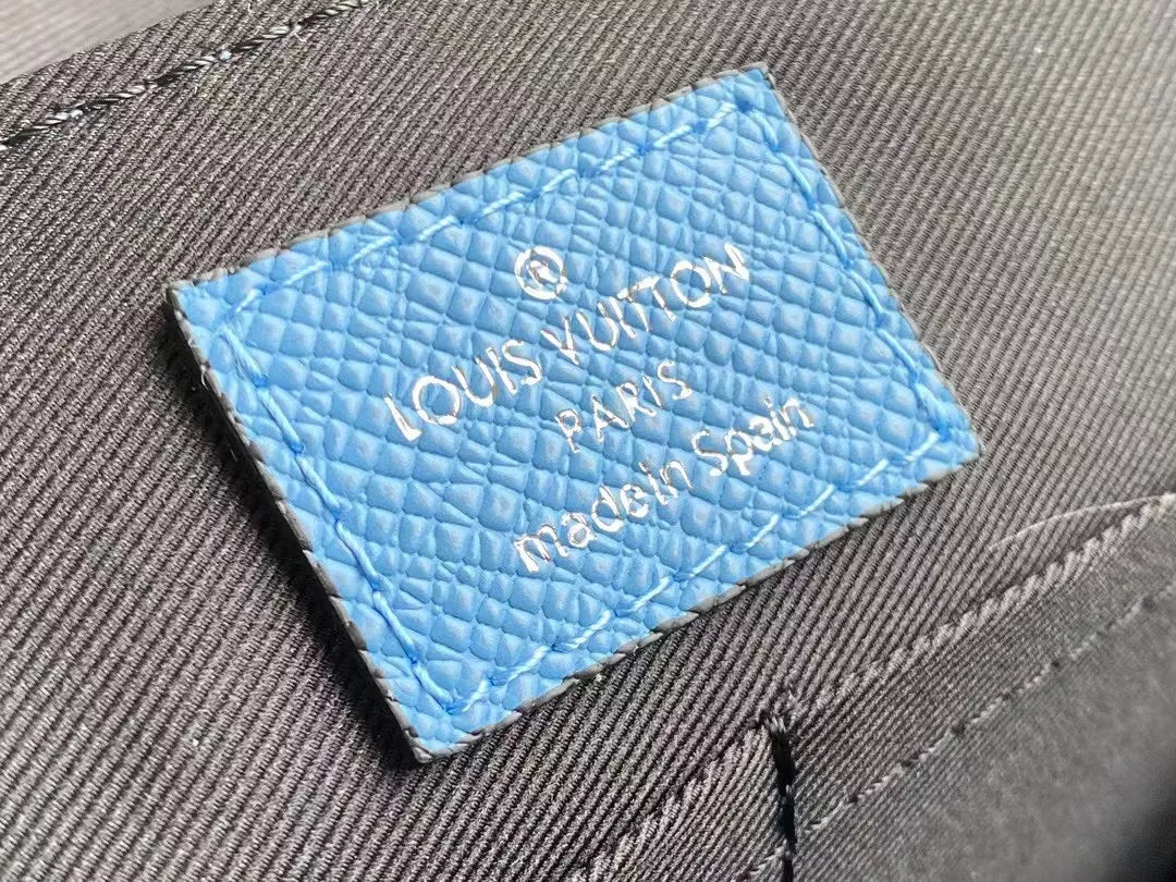 LOUIS VUITTON 29 X 23 X 11.5 CM NEW MESSENGER