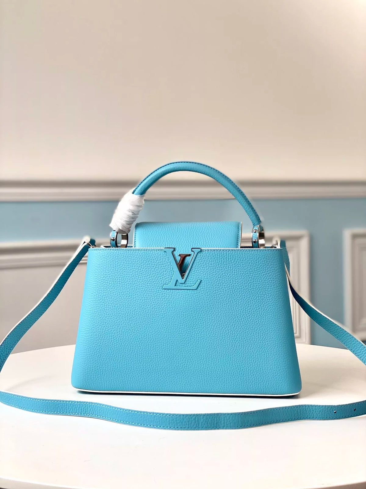 LOUIS VUITTON 27/31 CAPUCINES HANDBAG