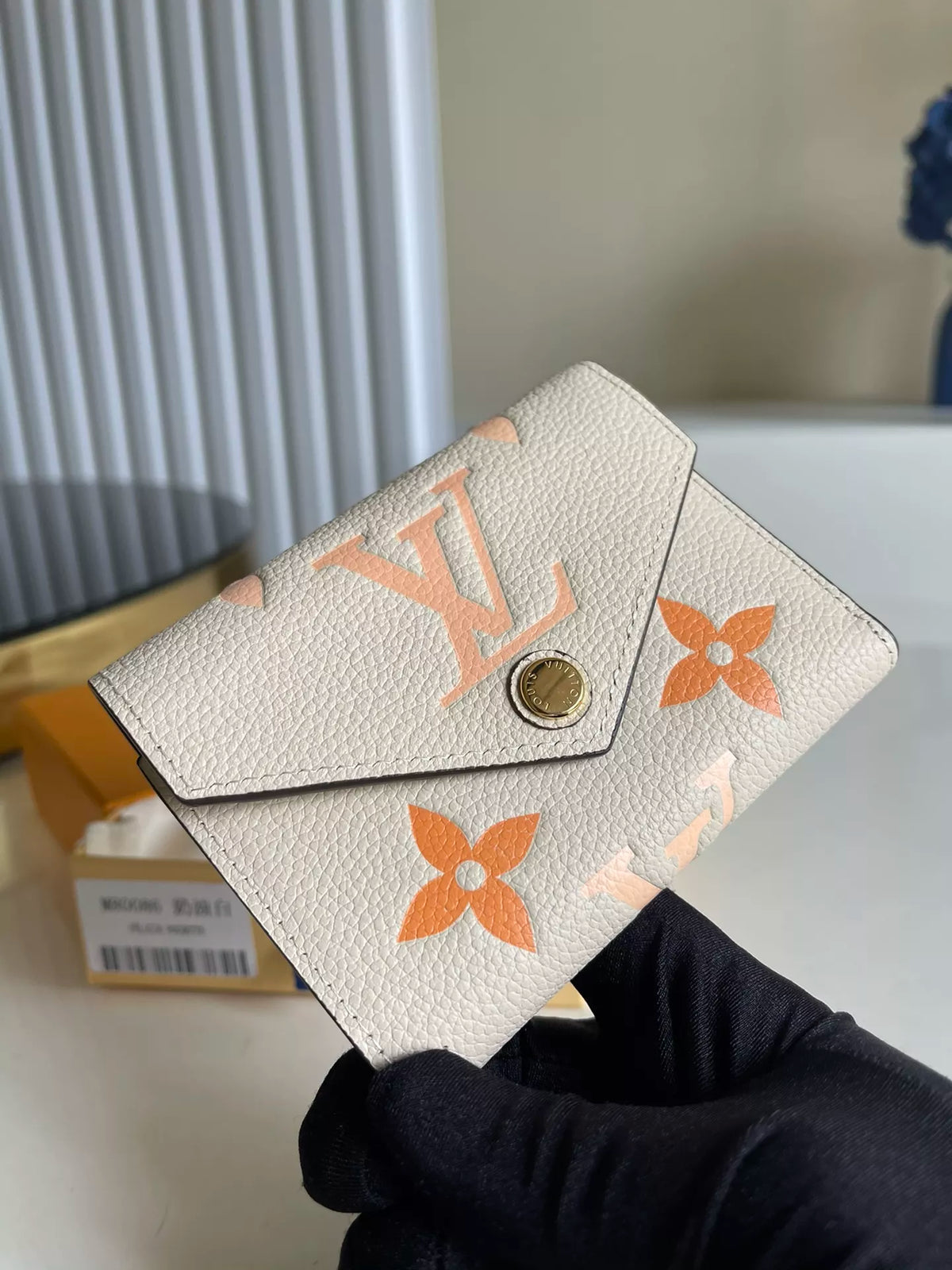 LOUIS VUITTON 19.5X10.5X2.5CM BY THE POOL