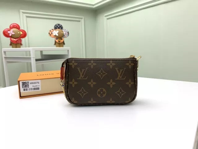 LOUIS VUITTON 15.5 X 10.5 X 4.0 CM POCHETTE ACCESSOIRES