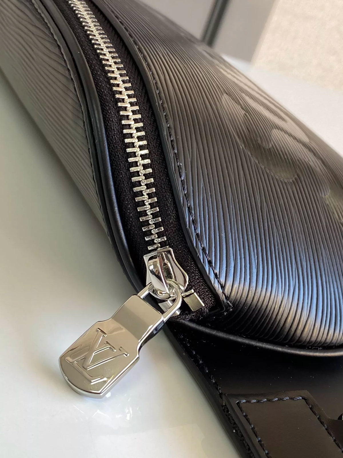 LOUIS VUITTON 24*11CM SUPREME CO BRANDED CHEST BAG, COWHIDE