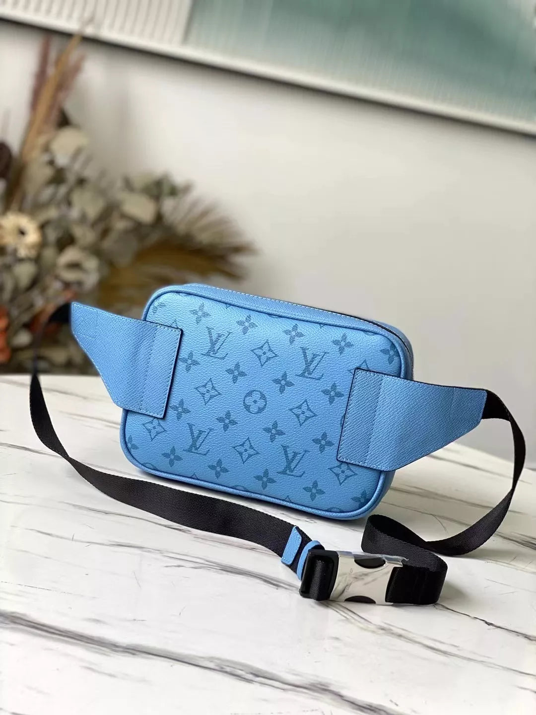 LOUIS VUITTON 21 X 17 X 5CM OUTDOOR BUMBAG BAG