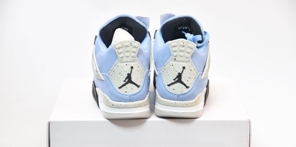 AIR JORDAN 4 RETRO "UNIVERSITY BLUE"