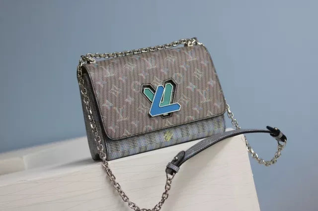 LOUIS VUITTON 23 X 18 X 8 CM 2COLORS