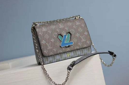 LOUIS VUITTON 23 X 18 X 8 CM 2COLORS