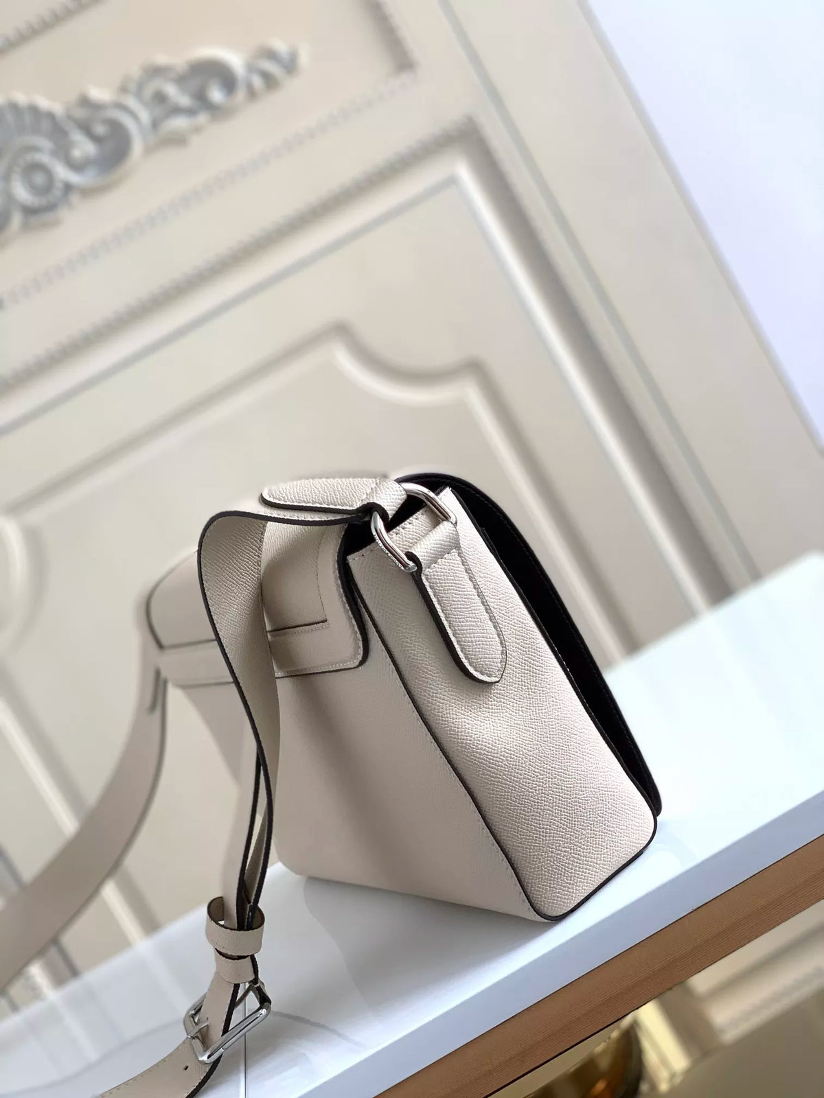 LOUIS VUITTON 28.3*18.3*4.3CM NEW FLAP POSTMAN BAG, TAGA EMBOSSED LEATHER