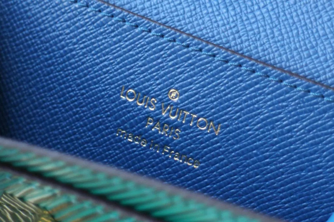 LOUIS VUITTON 0.5 X 7.0 X 3.0 CM MULTICARTES BAG