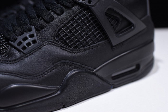 AIR JORDAN 4 RETRO "BLACK CAT"