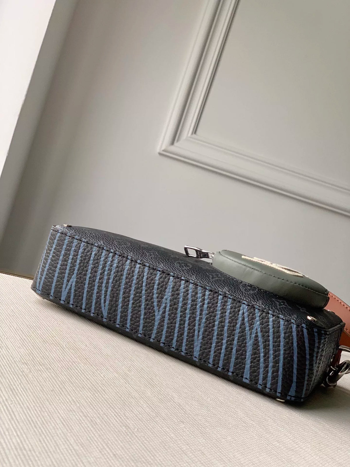 LOUIS VUITTON 22X14X5.5CM BAG