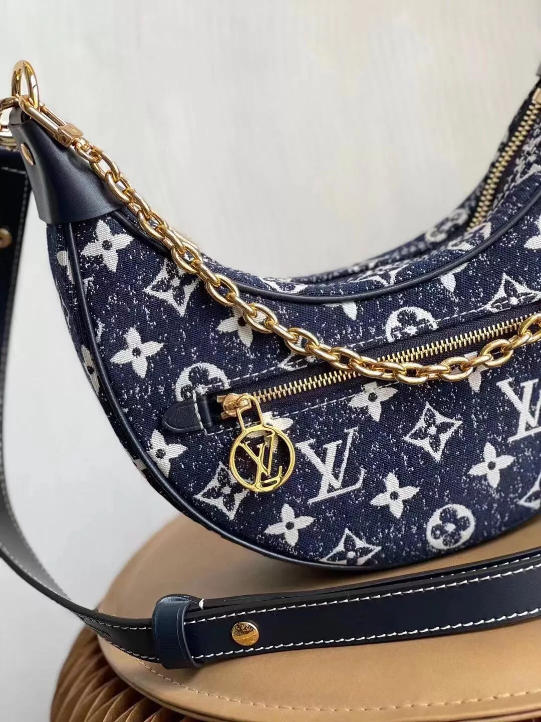 LOUIS VUITTON 24*22*6CM HALF MOON SHAPED STAFF BAG, MONOGRAM CANVAS + LEATHER
