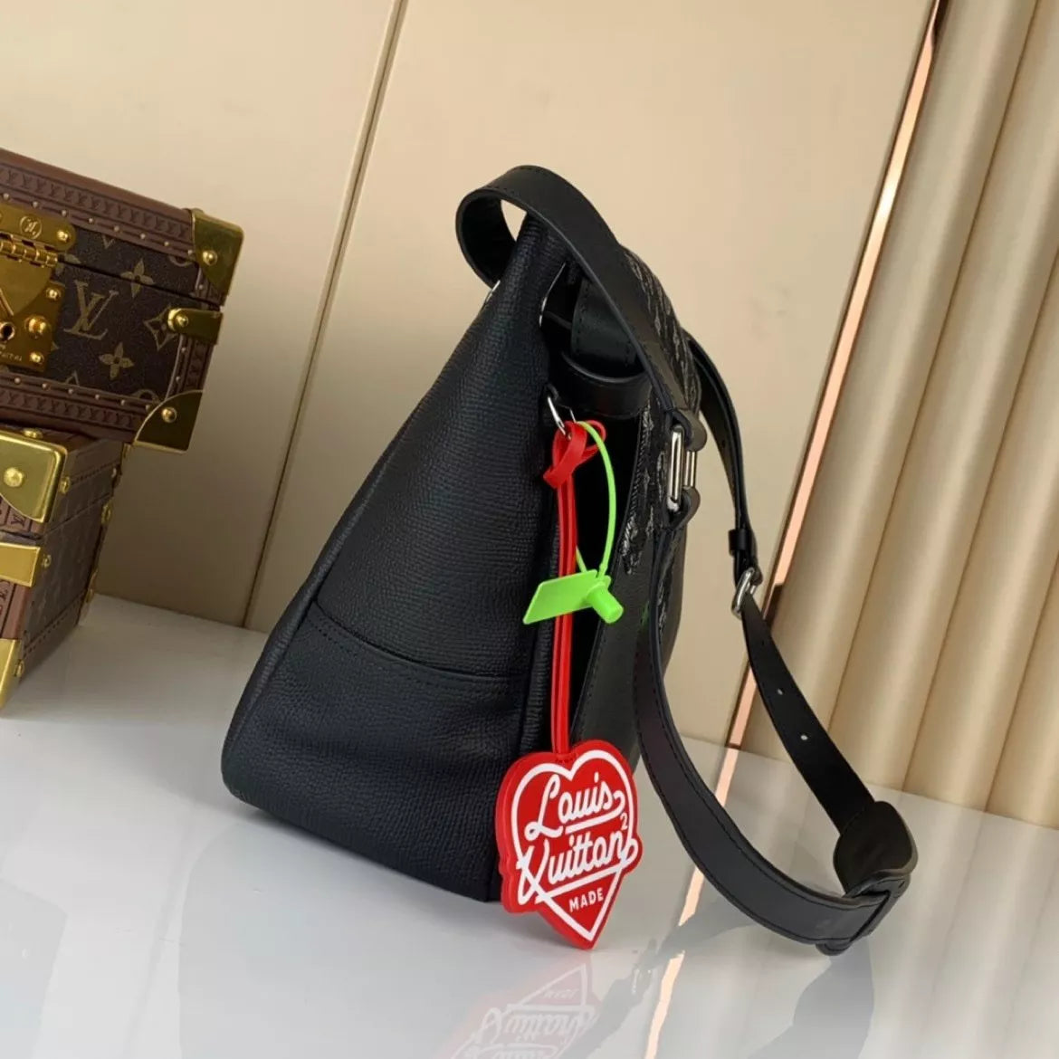 LOUIS VUITTON 9*23*12.5CM BESACE TOKYO HANDBAG, DENIM + TAURILLON COW LEATHER