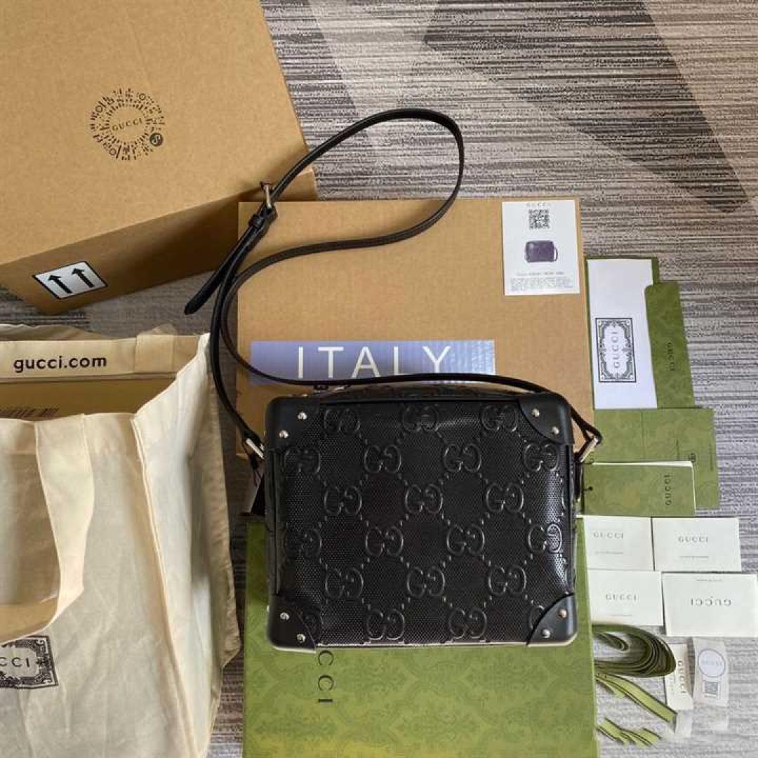 GUCCI GG EMBOSSED SHOULDER BAG IN BLACK LEATHER