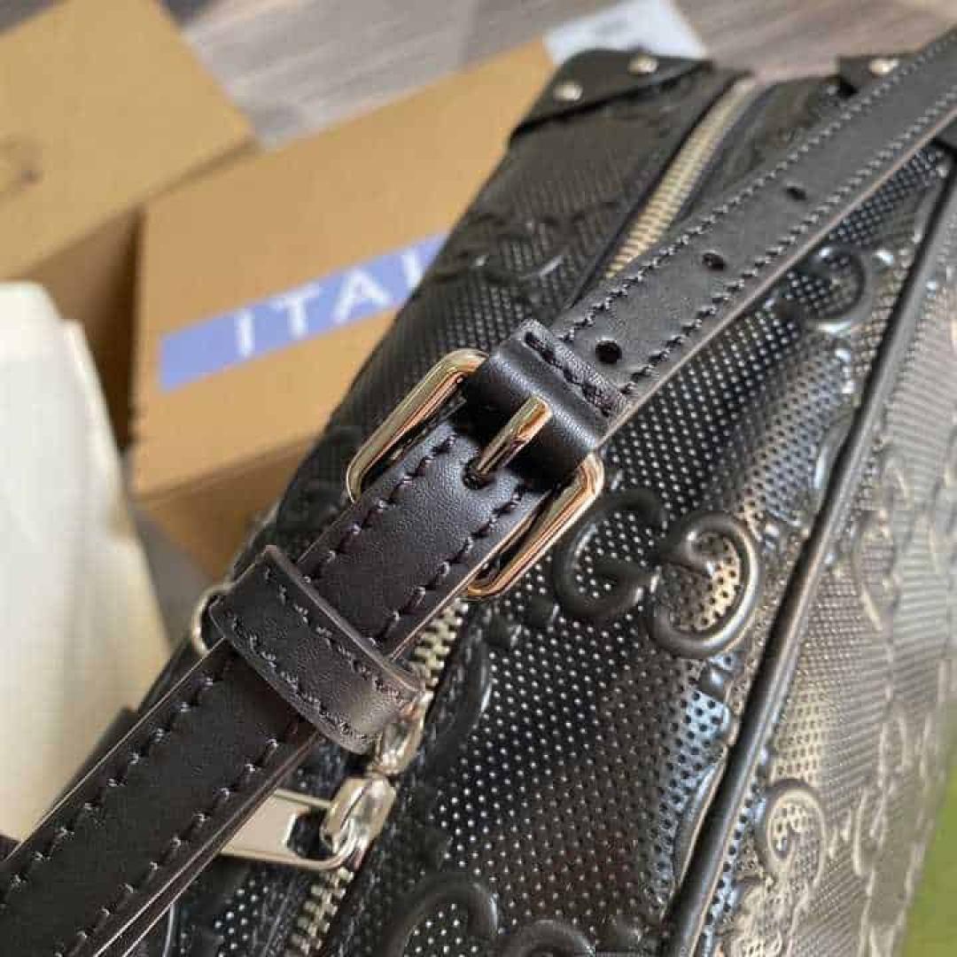GUCCI GG EMBOSSED SHOULDER BAG IN BLACK LEATHER