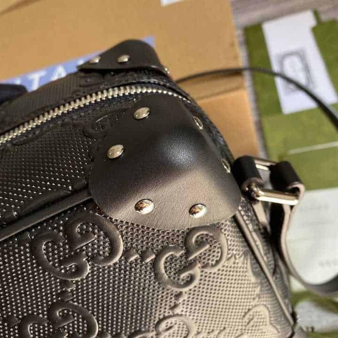 GUCCI GG EMBOSSED SHOULDER BAG IN BLACK LEATHER