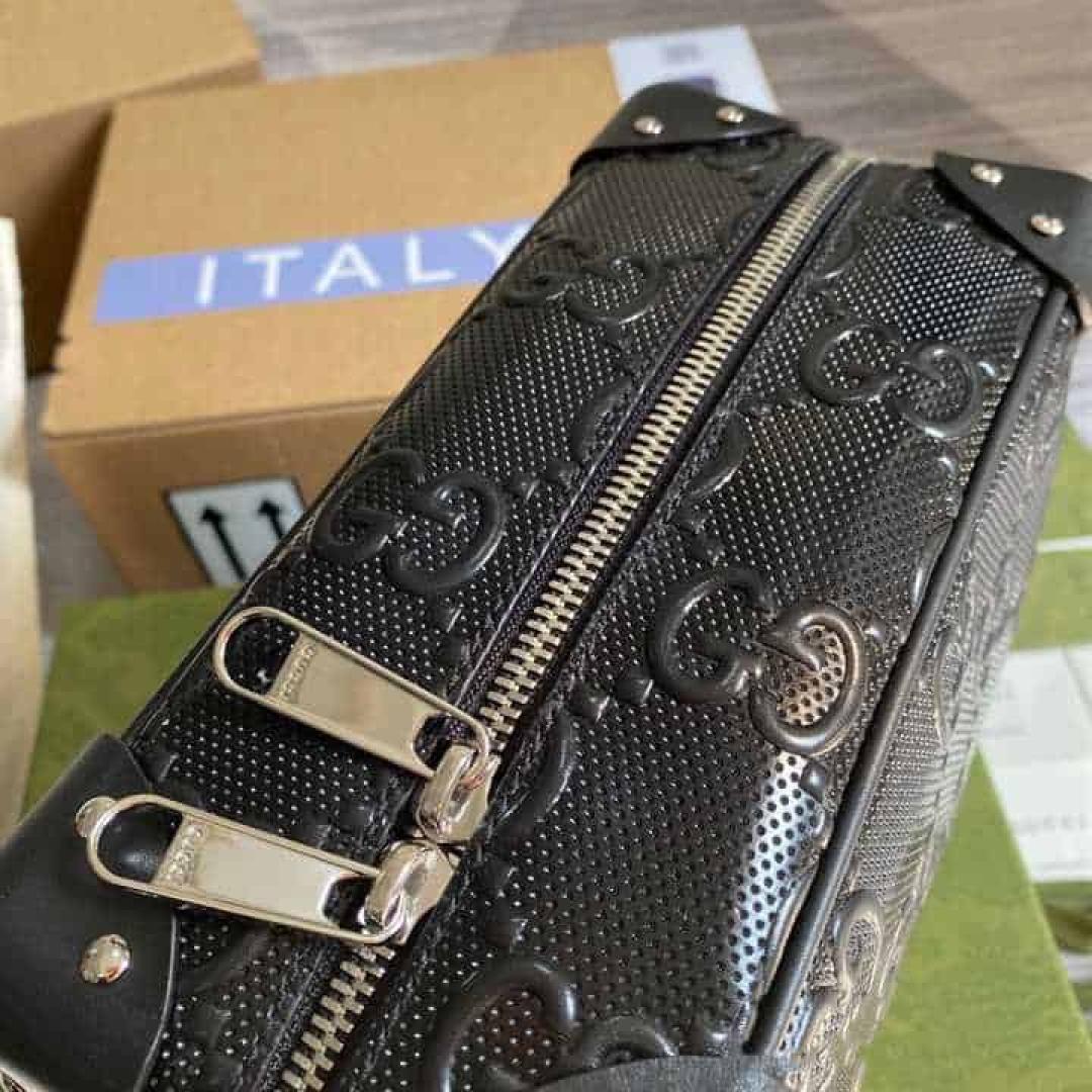 GUCCI GG EMBOSSED SHOULDER BAG IN BLACK LEATHER