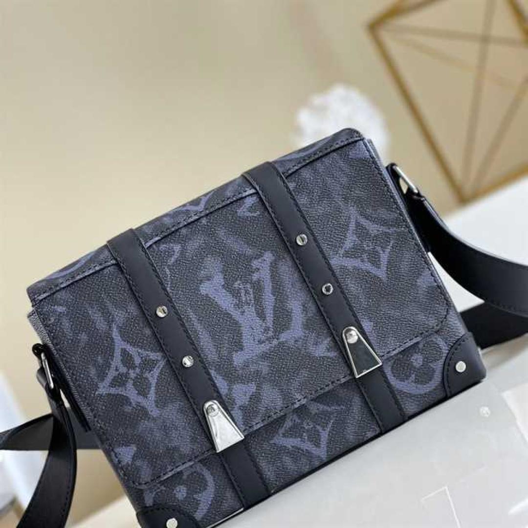 LOUIS VUITTON TRUNK MESSENGER MONOGRAM CANVAS