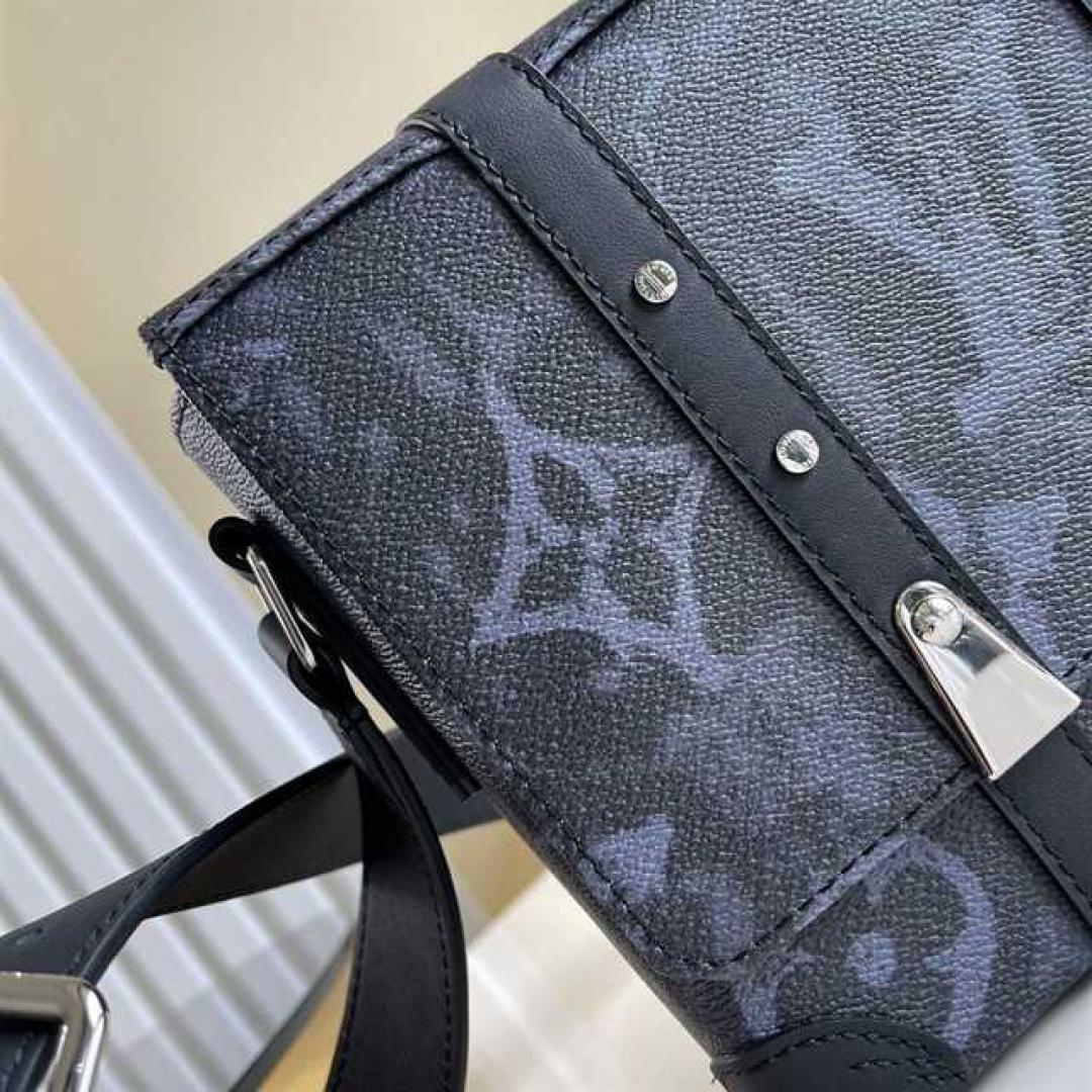 LOUIS VUITTON TRUNK MESSENGER MONOGRAM CANVAS