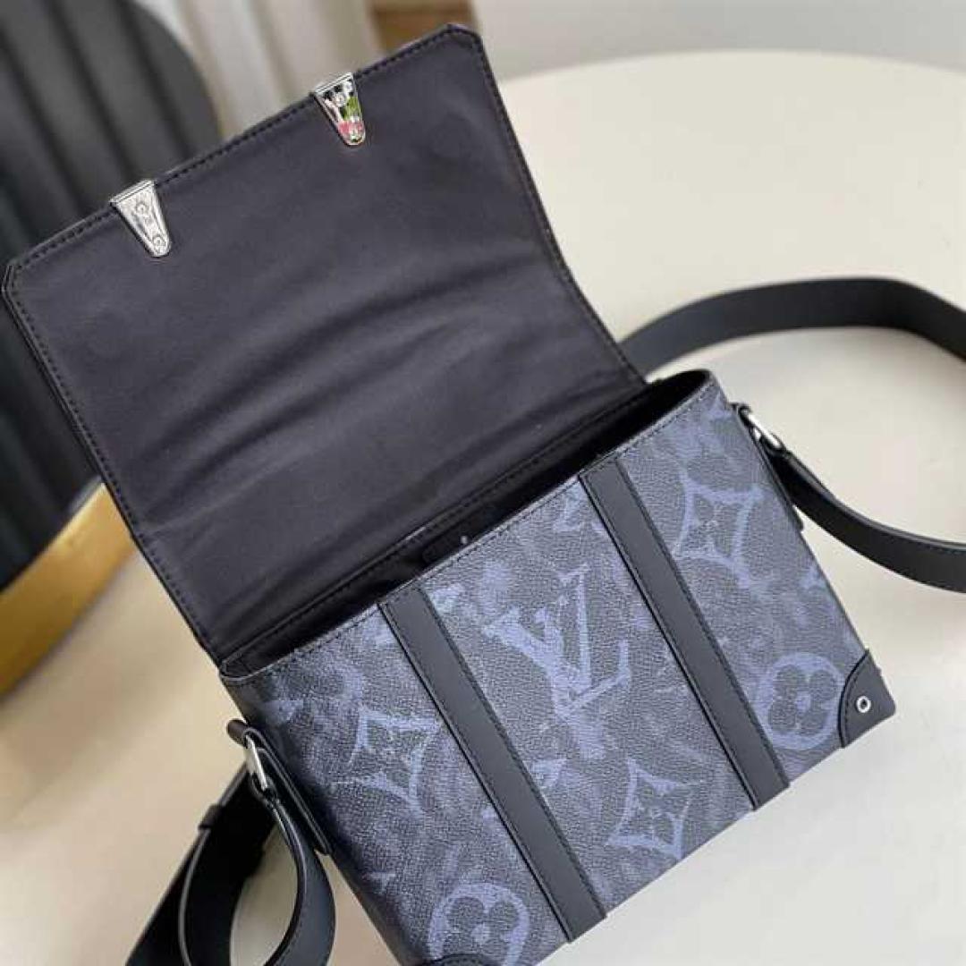 LOUIS VUITTON TRUNK MESSENGER MONOGRAM CANVAS