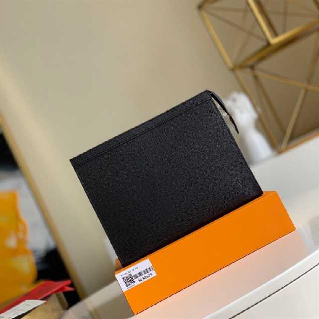 LOUIS VUITTON POCHETTE VOYAGE MM TAIGA LEATHER