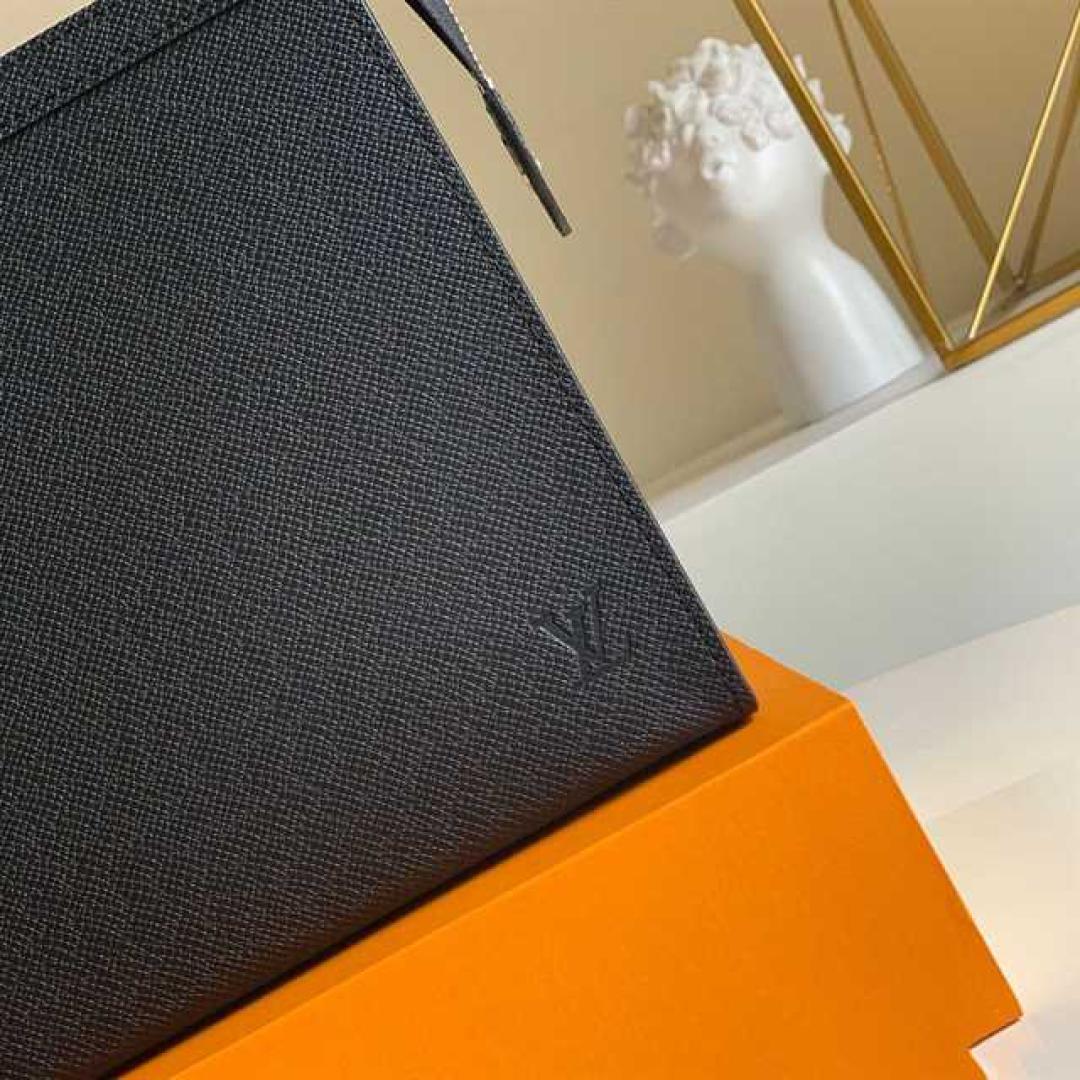 LOUIS VUITTON POCHETTE VOYAGE MM TAIGA LEATHER