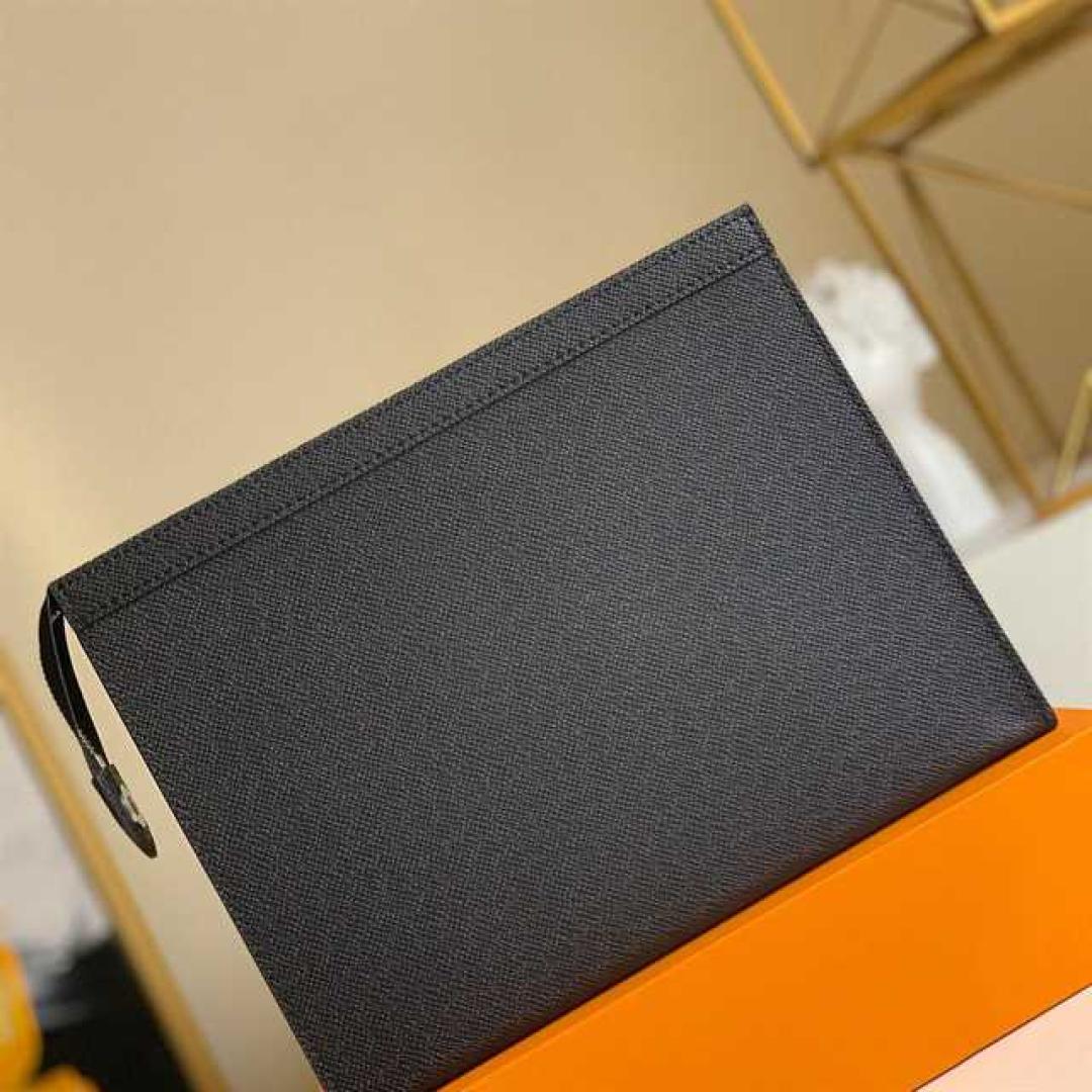 LOUIS VUITTON POCHETTE VOYAGE MM TAIGA LEATHER