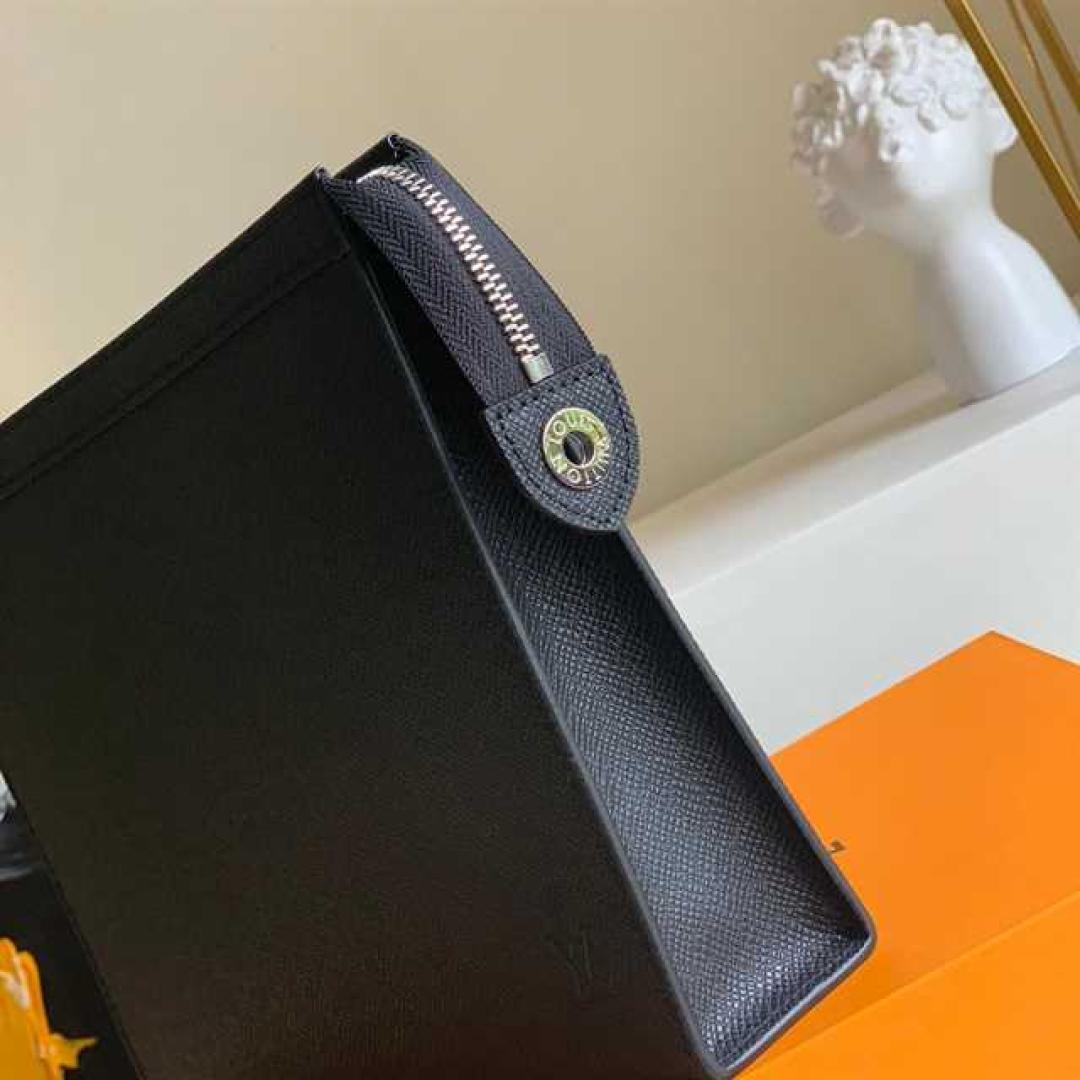 LOUIS VUITTON POCHETTE VOYAGE MM TAIGA LEATHER