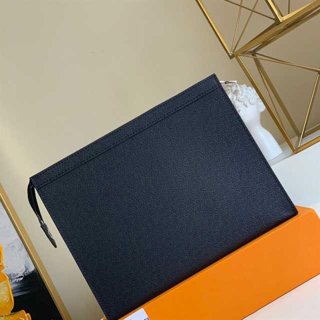 LOUIS VUITTON POCHETTE VOYAGE TAIGA LEATHER