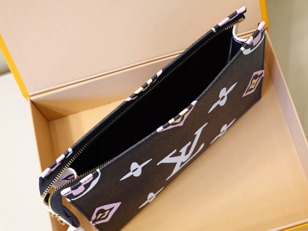 LOUIS VUITTON TOILETRY POUCH 26 MONOGRAM WILD AT HEART 25 X 20 X 5.5CM