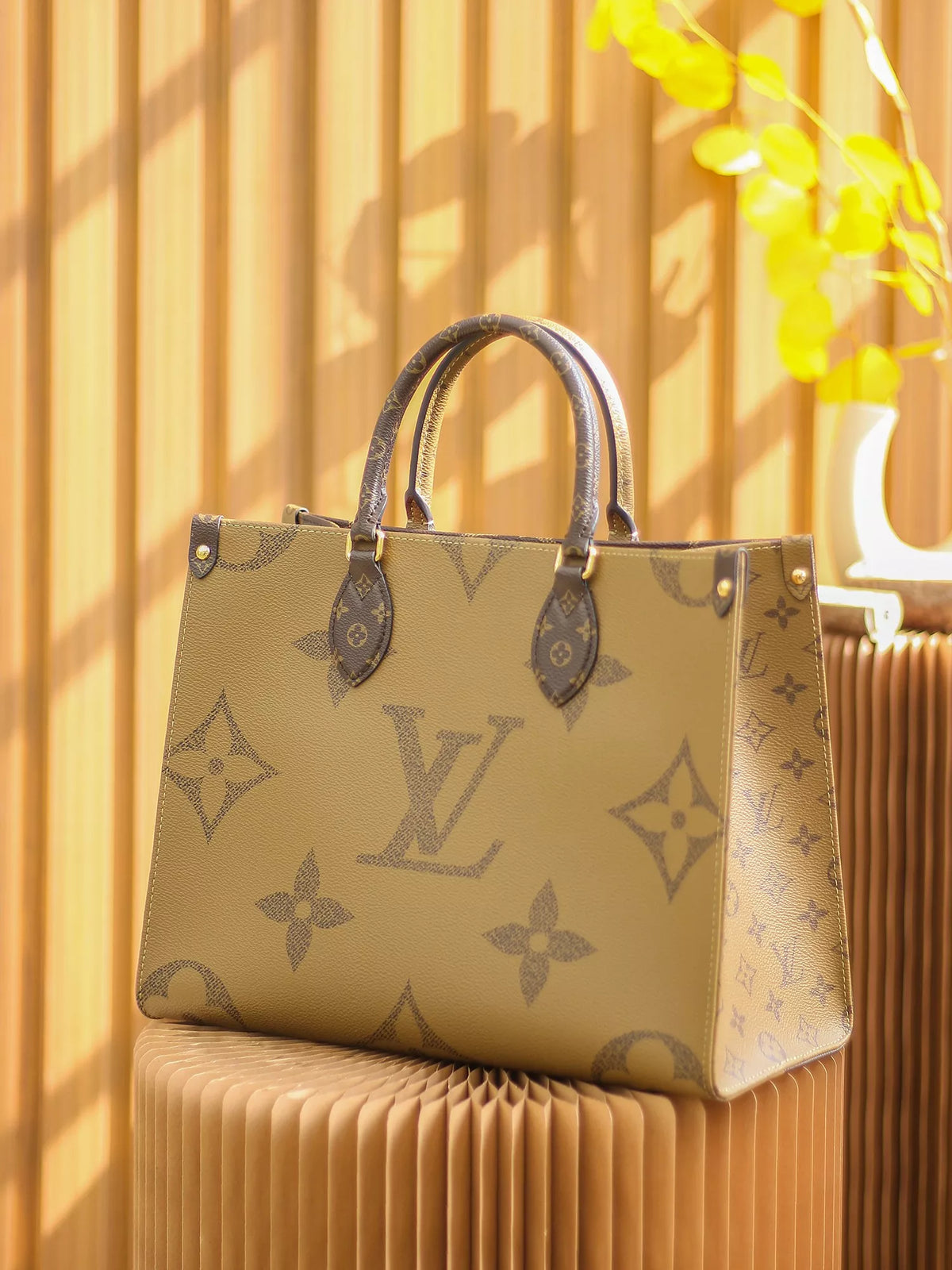 LOUIS VUITTON ONTHEGO TOTE BAG
