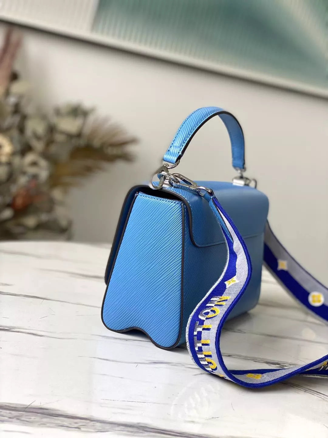 LOUIS VUITTON 23 X 17 X 9.5CM MM TWIST