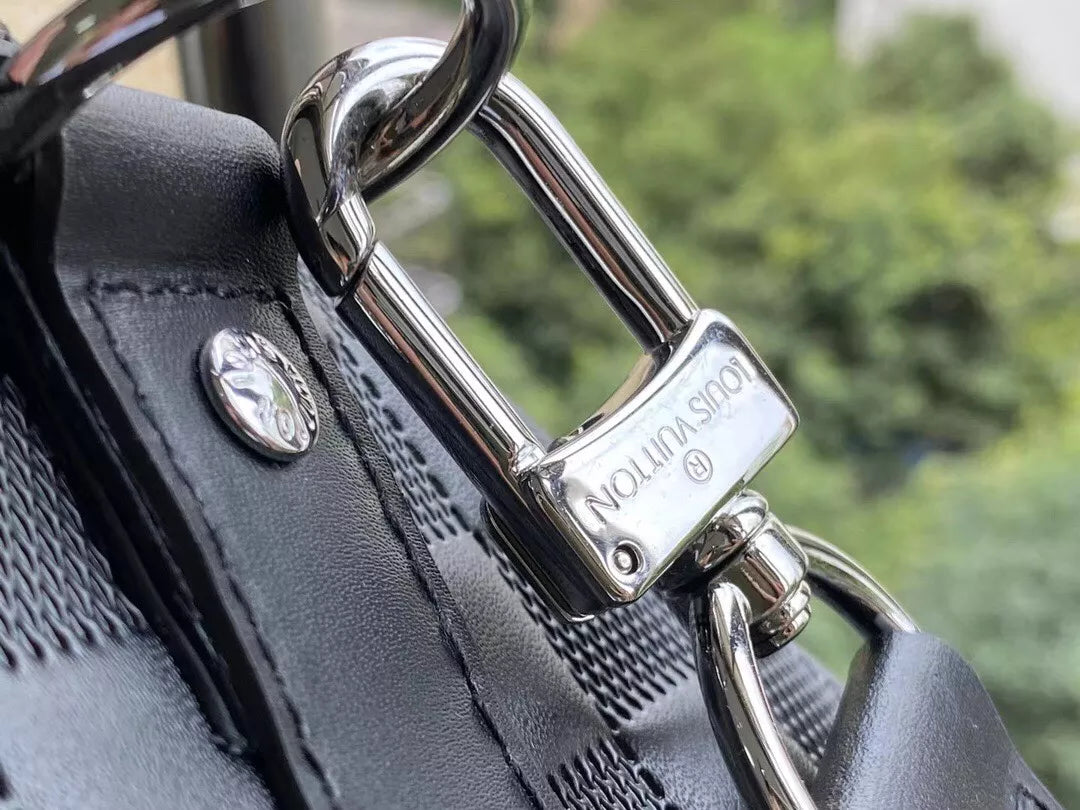 LOUIS VUITTON 45 X 27 X 20 CM HAND BAGS