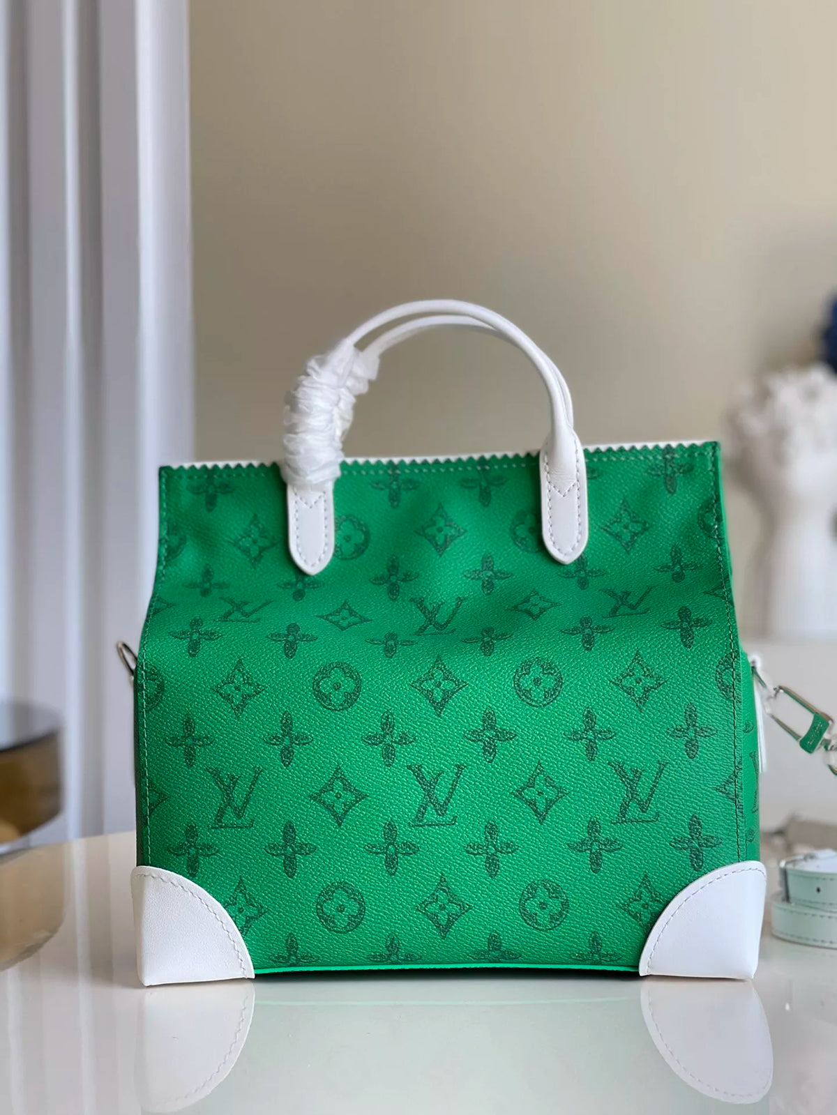 LOUIS VUITTON EVERYDAY LITTER 24 X 21 X 12CM